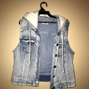 MUDD Cropped Jean Vest w/ Detachable Hood